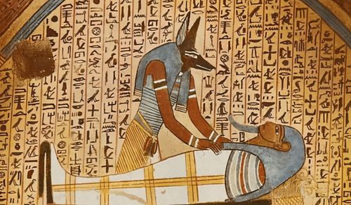 埃及法老墓出土两件神奇文物,超华夏文明,专家 非地球之物