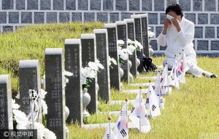 韩光州事件37周年 遇难者家属纪念逝者 