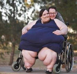 探索之最 世界上最胖的人和最瘦的人在一起是一种什么画面