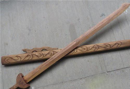 桃木剑是道教的一种法器,高功有时用木剑行法,召唤神将,破狱而 道教法器桃木剑标准尺寸