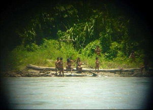 无人机再次拍到亚马逊原始部落, 打猎为生, 至今与世隔绝