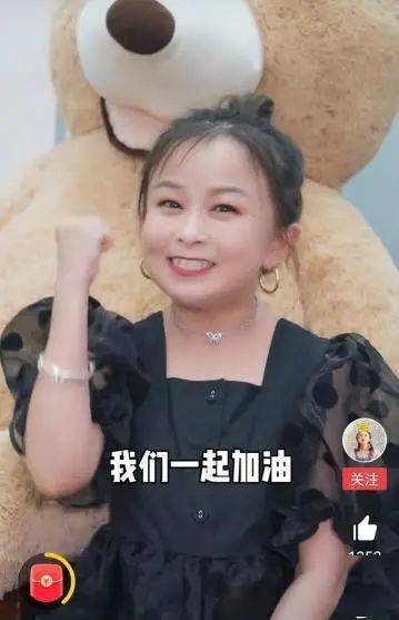 袖珍女孩34岁身高1米2,嫁给侏儒症丈夫,婚后被宠成小公主