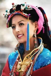 女王谷里的女孩都穿百褶裙,在藏族地区极为罕见