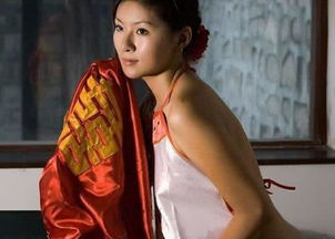 古代女子上半身穿肚兜, 下半身又用什么遮羞 有点开放