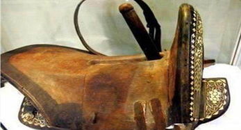 男子地窖挖出木驴用来当座椅, 专家鉴定 这是个古董,具有考古意义和收藏价值 