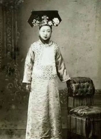 原来后宫三千佳丽的画相都是照太监画的