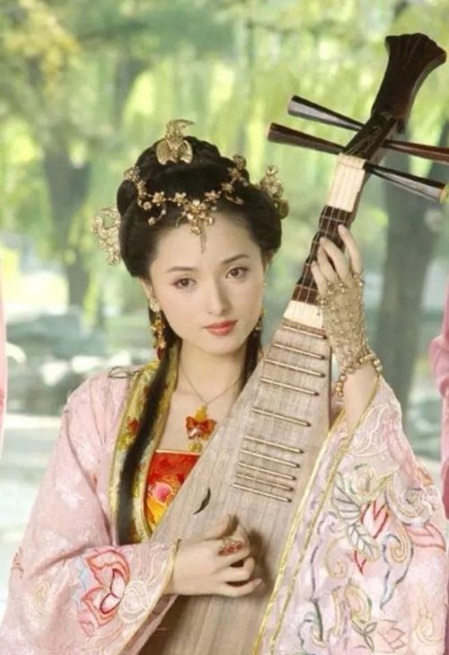 陈圆圆是历史上著名的美女,传历的传说一直是后人的创作资源(历史上的陈圆圆画像)