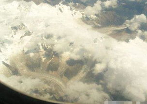 西藏雪山高空拍到两条真龙,西藏龙藏身在冰川之中