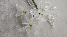 有一种小花花叫山荷叶,下雨的时候花瓣会变成透明的,把它做成发簪会怎么样呢