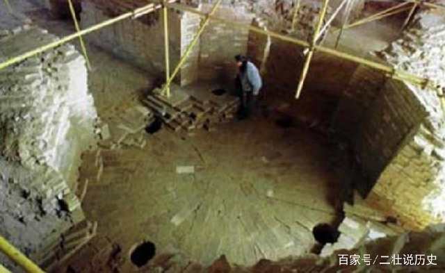 杭州确实有一座雷峰塔,1924年倒塌后重建,2001年发掘雷