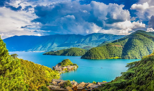 云南这个湖泊太美,胜过大理洱海,被誉为 东方第一奇景