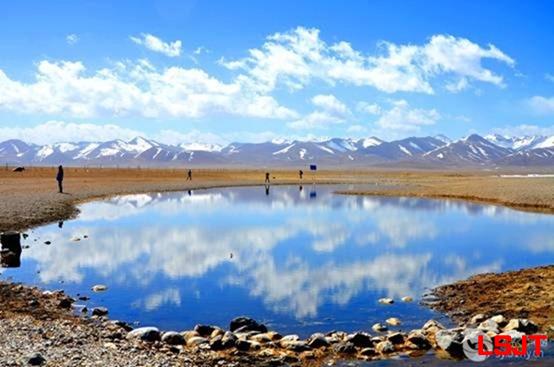中国最大的湖泊是青海湖 面积4583平方千米 