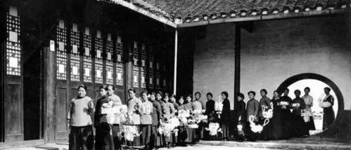南京沦陷前夕金陵女大学生的罕见旧照