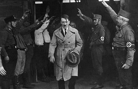 希特勒为什么要把犹太人赶尽杀绝 犹太人在德国究竟干了什么