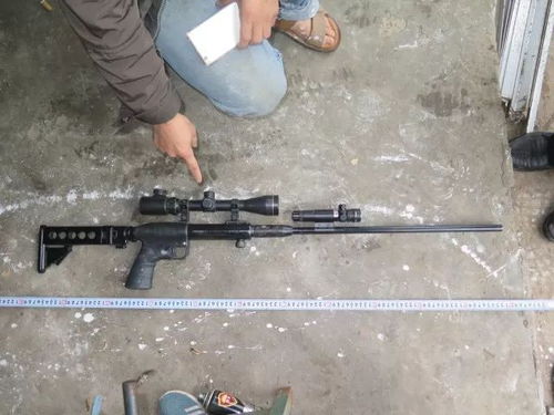 泸州一村民家中私藏非法枪支和钢珠7.9公斤被抓 