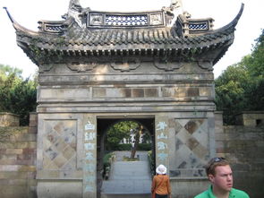 杭州西湖岳飞墓 秦桧夫妇跪了数百年,能站起来了吗