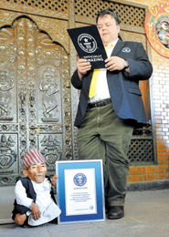 尼泊尔72岁老人成世界 第一矮 