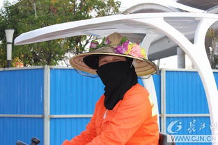 摄影师免费给阿姨拍照 换上旗袍后,环卫阿姨惊艳变身