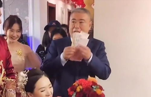 泪目！婚礼上爸爸为出嫁女儿唱歌 最后一番哽咽发言看哭来宾