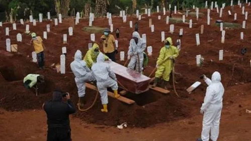 拒戴口罩被罚为新冠死者挖墓