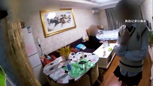 浙江一夫妇吵架,故意躺在路中间,导致车辆无法避免与当事人相撞(有对夫妇天天吵架)