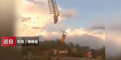 男孩被风筝卷起来挂在空中 当人们不知所措时,风筝线突然断裂(风筝线卷起来怎么办)