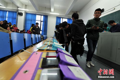英国大学包机接中学生(图)(英国大学包机接中国学生返校)