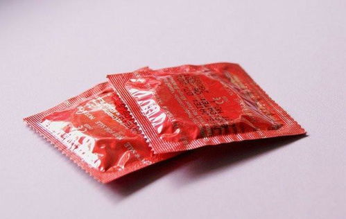 越南女子回收32.4万个“用过避孕套”洗净烘干再出售(越南废品回收市场)