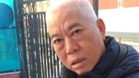 石家庄因疫情街道空荡 居民偶然拍到楼下一幕瞬间肃然起敬！(石家庄疫情街道航拍视频)