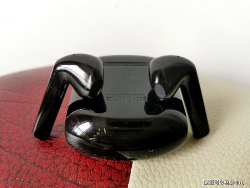 一男子误吞:AirPods耳机不知道,拿出来发现还能用(小孩误吞一角钱怎么办)