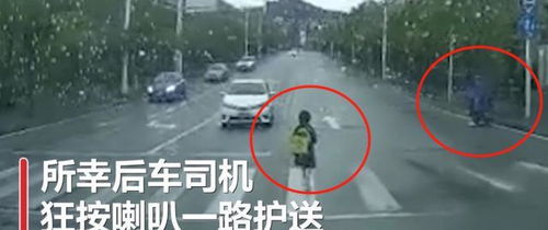 孩子不小心掉下了电动车,被父母踢倒了(梦见有人不小心掉下楼)