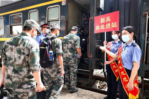 新兵入伍上车前突然递上一束花 铁路小姐姐反应亮了（图）