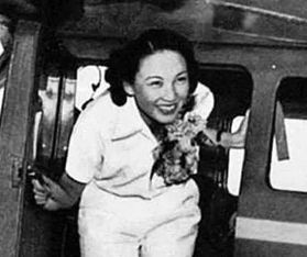 民国美女李霞卿故事简介：从明星转行到飞行员(民国女飞行员李霞卿)