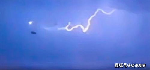 捷克惊现神秘三角形UFO 闪电中现不明物体
