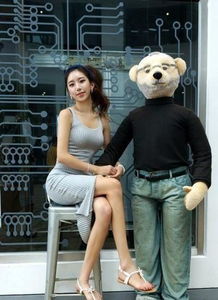 美女老师被学生父亲偷拍后走红 私照曝光