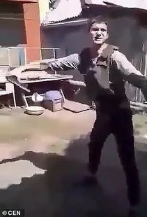 男子穿防弹衣朝自己开枪 结果悲剧了(男子买防弹衣的电影)