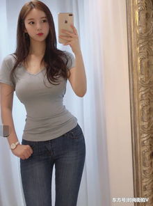 西班牙风小姐姐美如画! 球衣撕裂露性感蛮腰