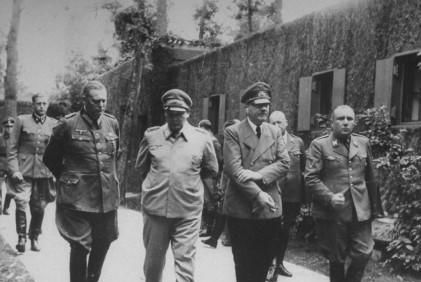 1944年刺杀希特勒计划：施陶芬伯格受希特勒赏识却反水(1944刺杀行动 密室)