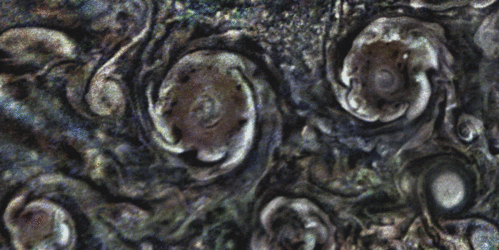 “朱诺号（Juno）”木星探测器在木星上方拍到惊人画面