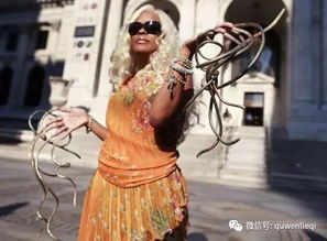 世界上指甲最长的女人（克丽丝·沃顿）和指甲最长的男人长这样(世界上指甲最长的人是谁图片)