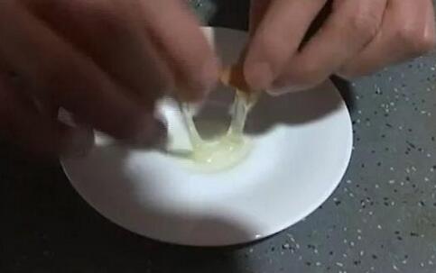 世界之大,无奇不有, 如果不亲眼看到一些东西, 你一定不相信(无奇不有的意思)