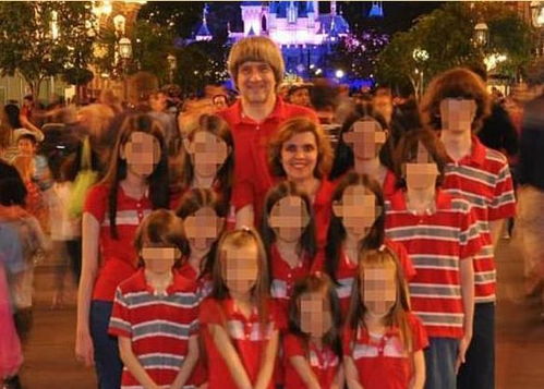 美国“恶魔父母”囚禁并虐待12名子女 被判终身监禁(英国恶魔父母)