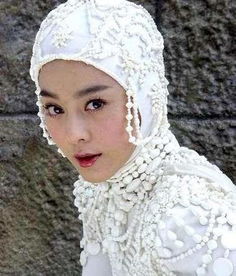缅甸著名女歌手迪素·凯邓:明星夫妇同一天剃须出家(缅甸好听的女歌手)