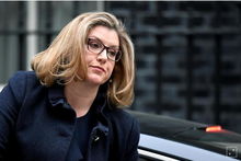 任命彭妮·莫当特为英国新任国防大臣 如今成英国首位女防相(彭妮莫当特跳水)