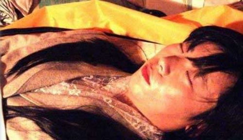 十大震惊世界的悲剧:泰晤士河裸体女尸案 日本精神杀手老妇人(震惊世界的十大骗局)