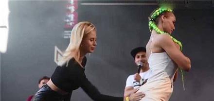 俄罗斯辣眼比赛女性互扇屁股 扇到失去平衡
