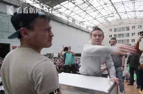 战斗民族举行“扇巴掌锦标赛” 壮汉一掌将对方拍晕（现场）(战斗民族歌曲)