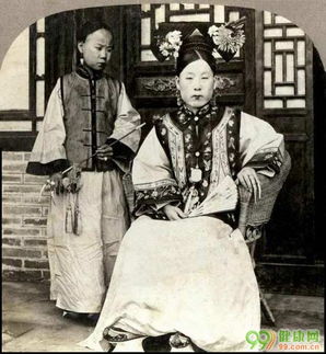 晚清贵族奢侈生活:吃饭靠喂,出门坐轿子,最后的女人唾弃(晚清贵族奢靡生活)