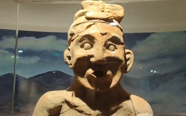 5300年前陶人像中华祖神类似张学友,网友:穿越?