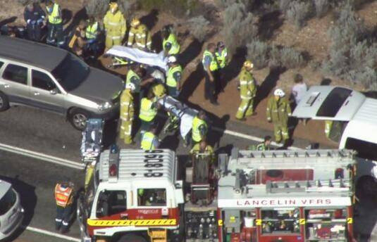 澳大利亚夺命公路再现恐怖车祸 两名中国游客死亡
